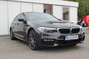 Ekologické alternatívy priniesla aj značka BMW. Jedným z jej zástupcov bol model 530e, pričom písmenko „e“ v tomto prípade symbolizuje plug-in hybrid.