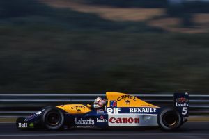 V rokoch 1991 až 1997 dominujú agregáty Renault V10 pretekom monopostov F1. Takmer všetky tituly si vybojujú s tímom Williams (jeden s Benettonom).