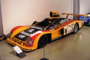 V roku 1978 sa Renaultu podarilo na slávnych pretekoch poraziť Porsche vďaka prototypu Renault Alpine A442B. Na obrázku je vozidlo, ktoré skončilo štvrté a za jeho volantom sedela aj legenda pretekov rely Jean Ragnotti (pre Renault vybojoval v roku 1981 v Monte Carle prvé víťazstvo vo WRC).